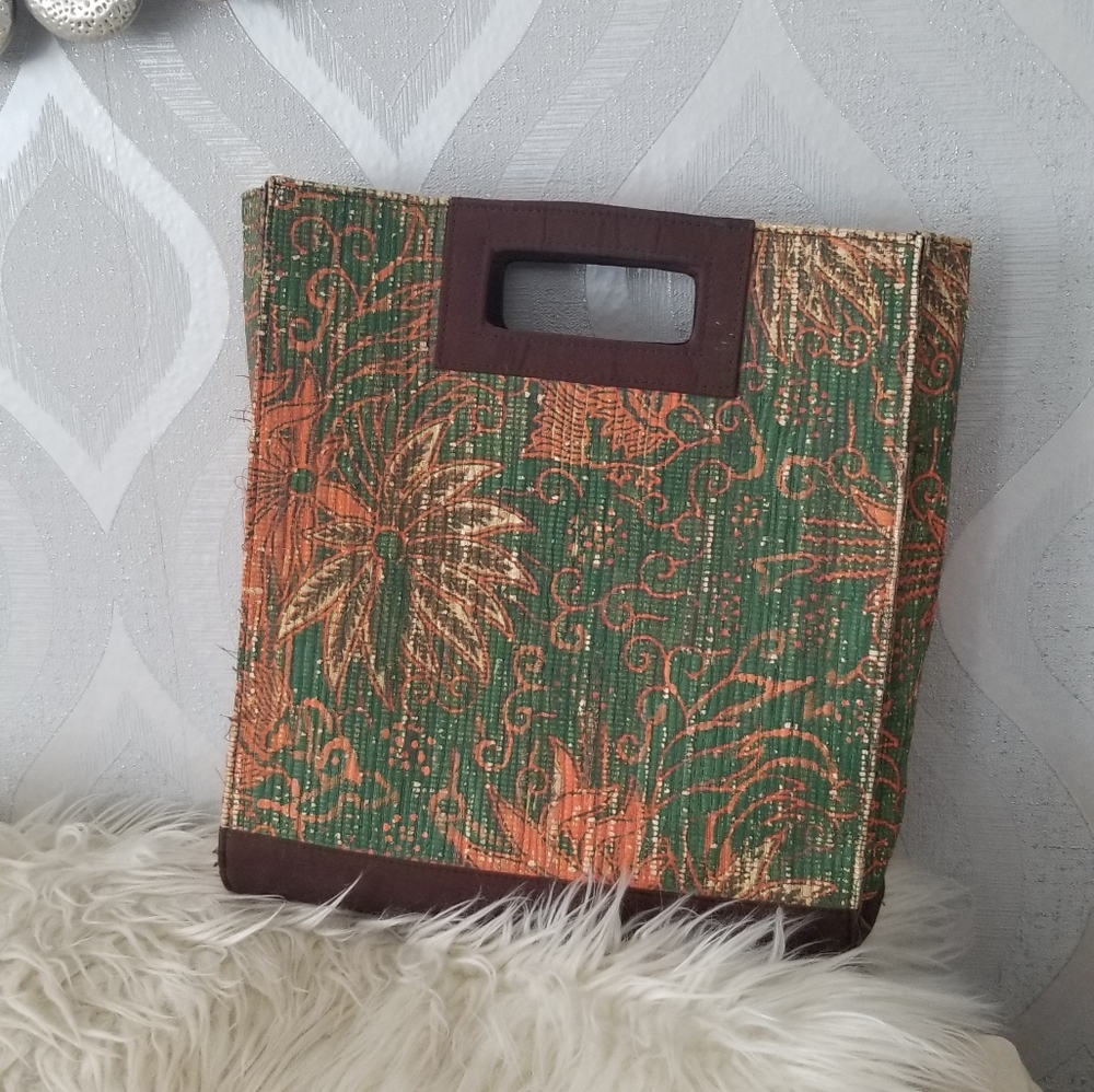 13 in. High  X 13 in. Wide bag that expands to 4 in. fully filled. Multicolored